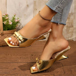 SANDALE MULE VERNIS A TALON SCULPTE